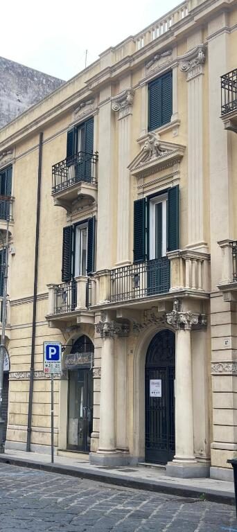 Ottanta5 Private Rooms - historic building in central Messina
